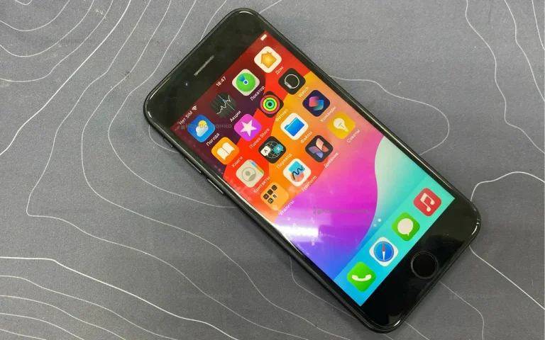 Apple iPhone SE (2020) 3/64 ГБ