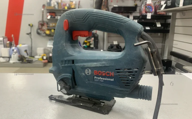 Лобзик Bosch GST 700