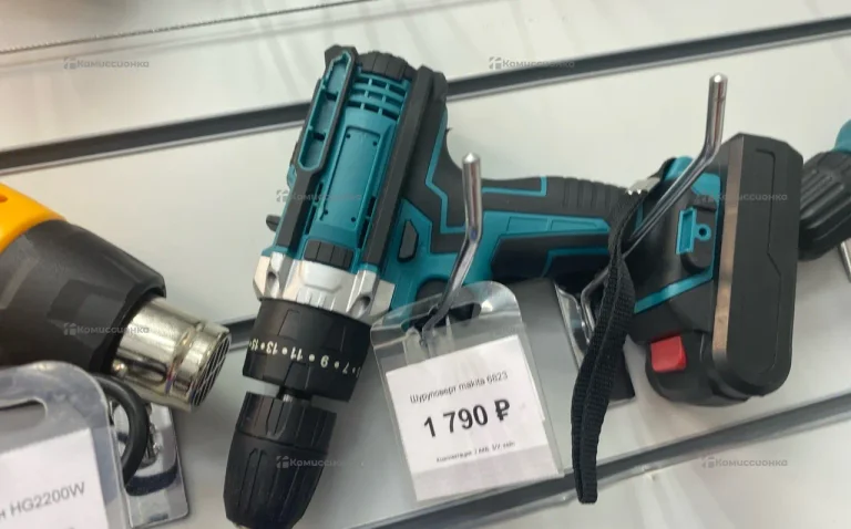 Шуруповерт makita 6823