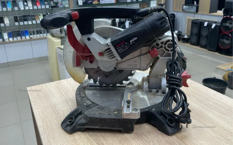 Торцовочная пила  Skil 1131 LA