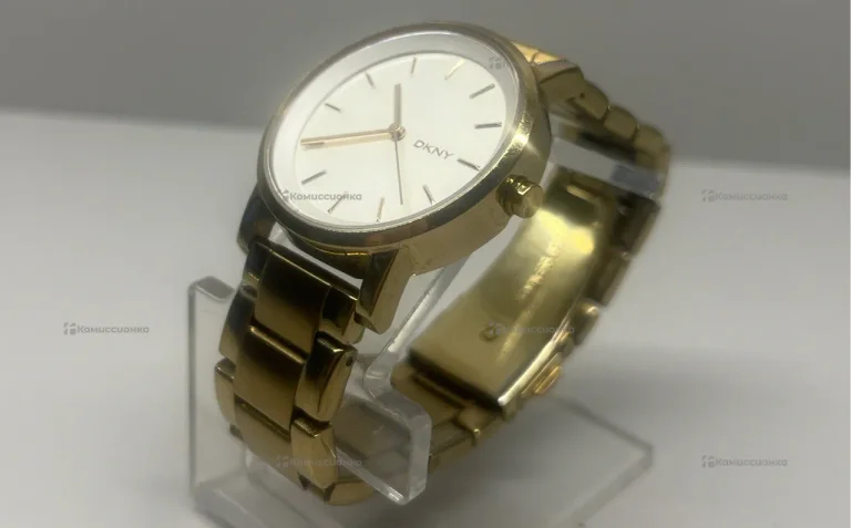 Часы  DKNY