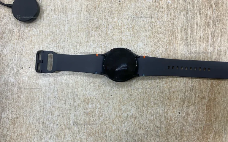 Часы  Samsung Galaxy Watch FE 40mm