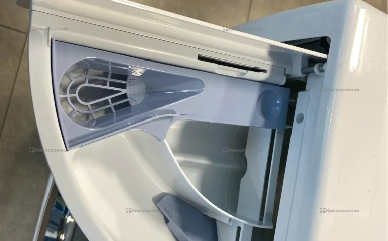 Стиральная машина  HotPoint NSD 6239 S VE RU