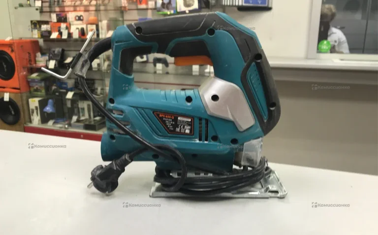 Электролобзик Bort BPS-650