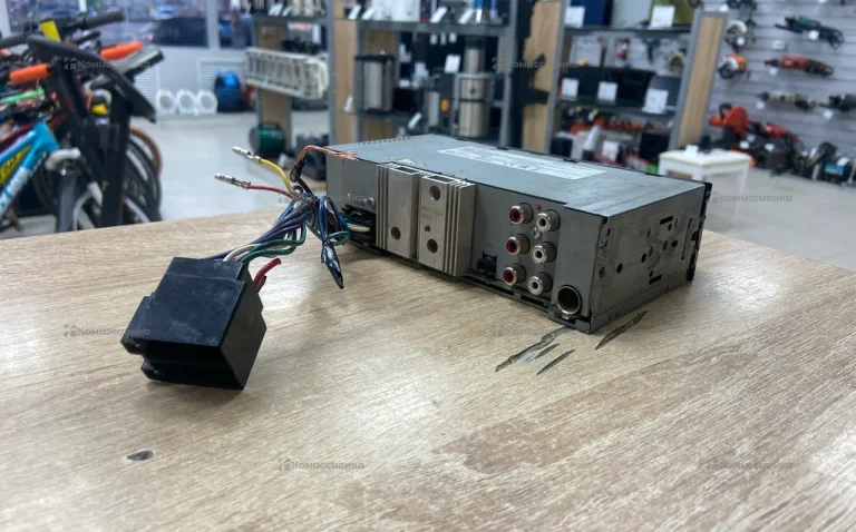 Автомагнитола  процессорная kenwood kmm-bt305