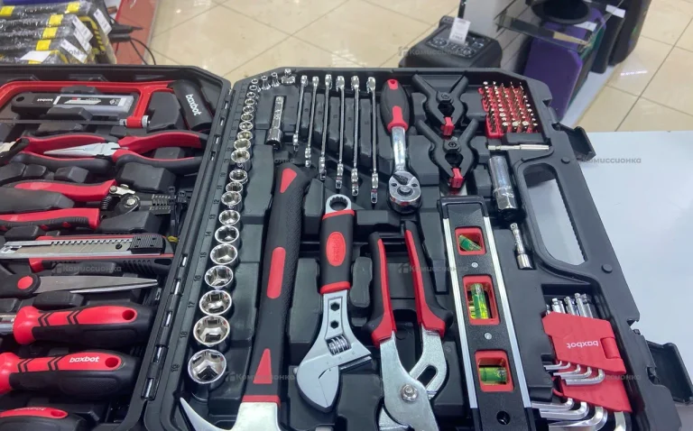 Набор инструментов универсальный Boxbot UN-210