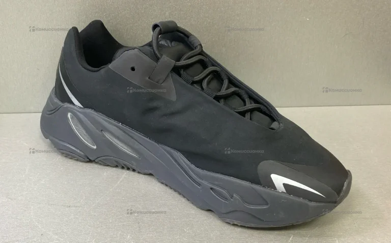 Кроссовки Adidas Yeezy 700 42р