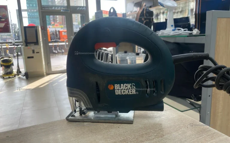 Электролобзик Black&Decker CD301