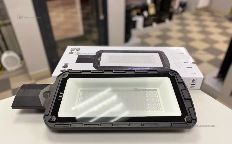 Светодиодный уличный консольный светильник SAFFIT