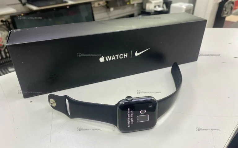 Часы Apple Watch 5 44mm Nike