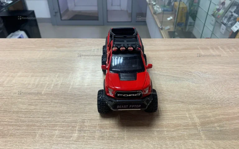 Машинка Ford красный