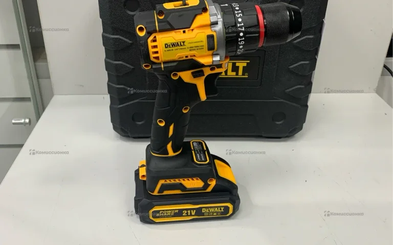 Шуруповерт бесщеточный Dewalt 21V