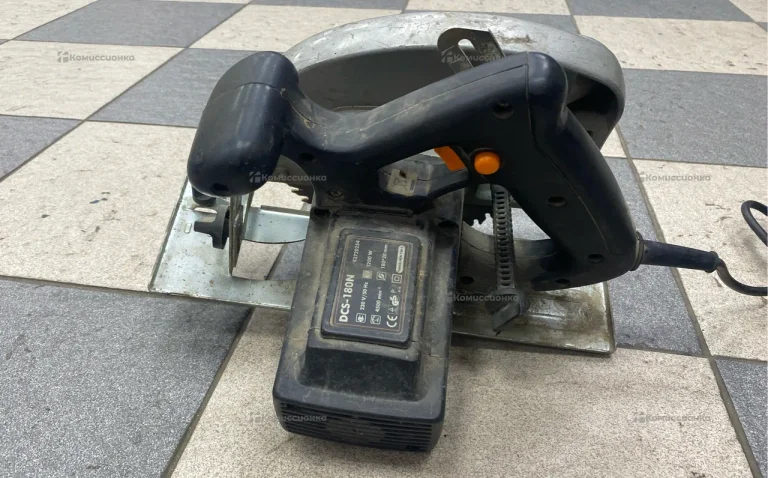 Дисковая пила DeFort DCS-180N