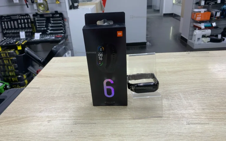 Часы  Xiaomi Mi band 6