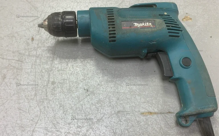 Шуруповерт makita 6821