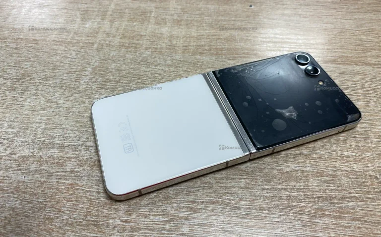 Samsung Galaxy Z Flip5 8/512 ГБ