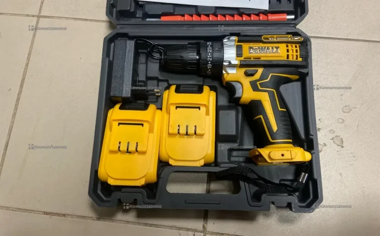 шуруповерт DEWALT.