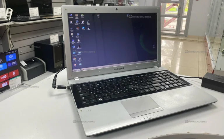 Ноутбук  SAMSUNG NP-RV413-A06MY