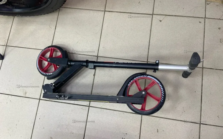 Самокат Bugatti