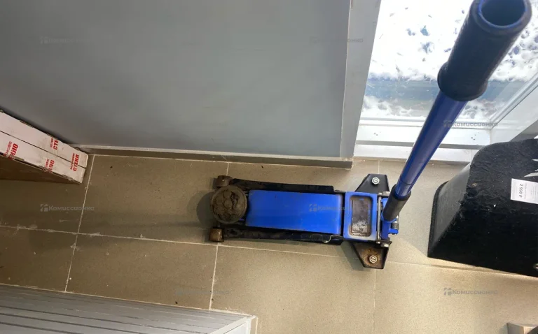 Домкрат Маяк низкопрофильный 3т