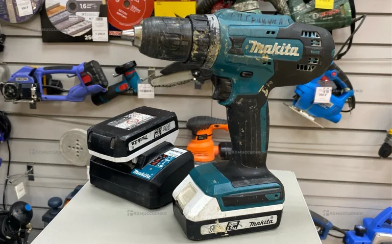 Дрель-шуруповерт Makita DF488D