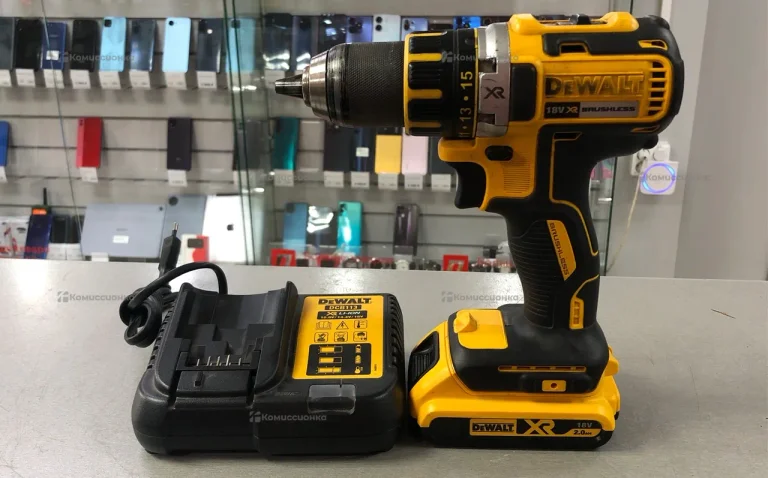 Дрель-шуруповерт DeWalt DCD790