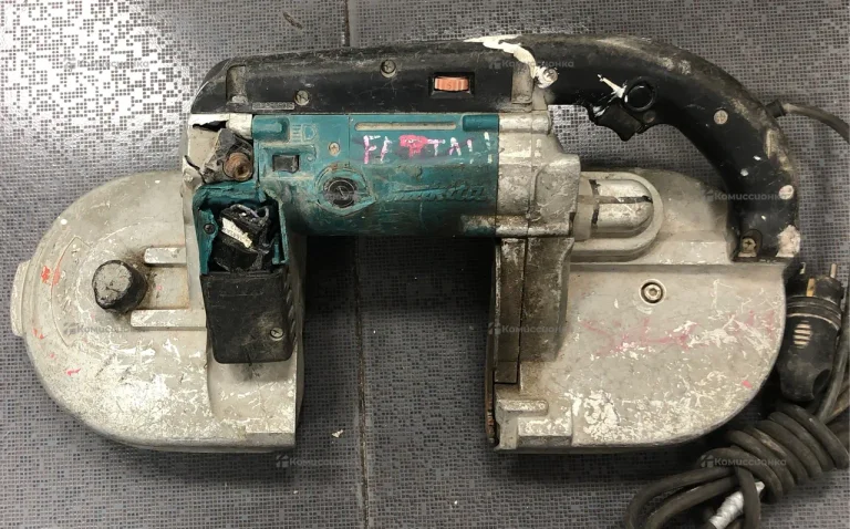 Ленточная пила Makita 2107F.