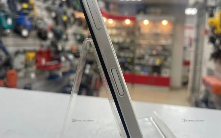 Apple iPhone 16 8/256 ГБ