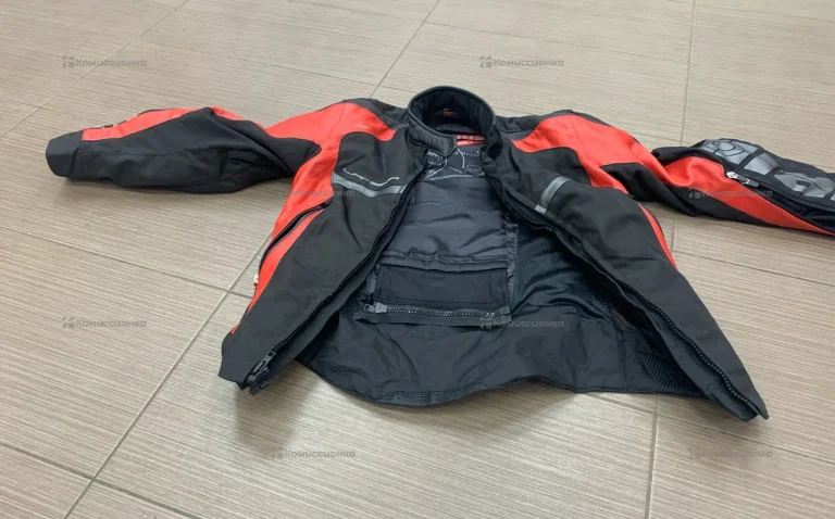 Мотокуртка красно черная