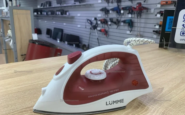 Утюг Lumme LU-I 129