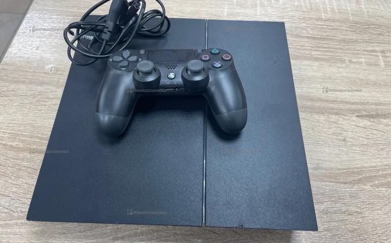 Приставка PS4 с дисководом