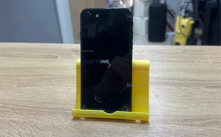 Apple iPhone SE (2020) 3/128 ГБ