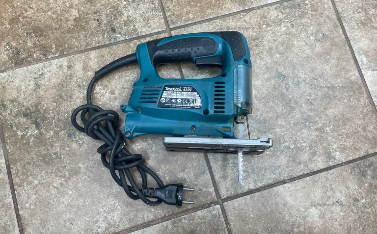 Электролобзик makita 4329