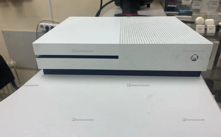Приставка Xbox One S 500 ГБ