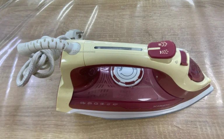 Утюг Scarlett SCSi30k2b