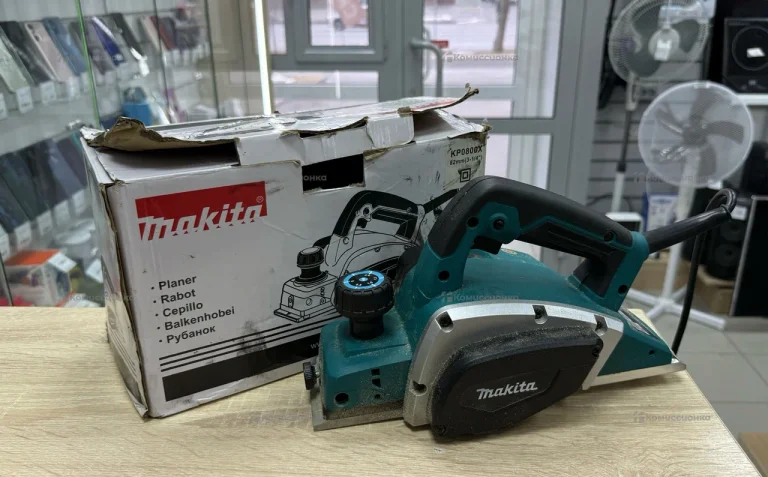 Электрорубанок макита реплика КР0800