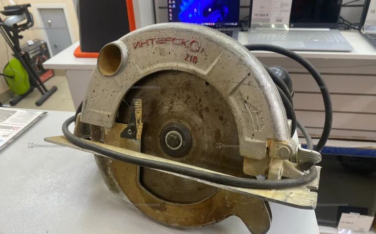 Дисковая пила Интерскол ДП-210/1900