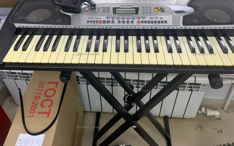 синтезатор KB-760