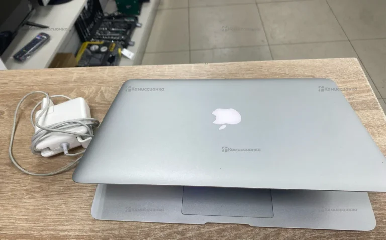 Ноутбук Apple MacBook Air 13 2015 i5/8/128