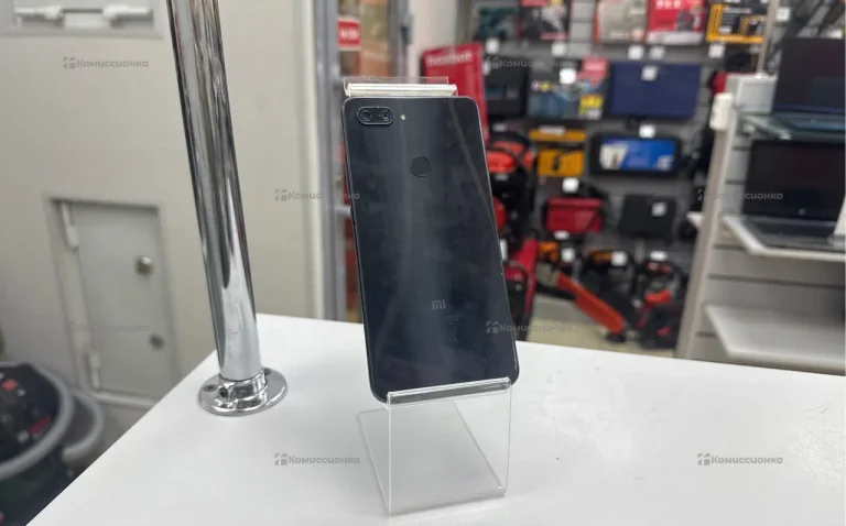 Xiaomi Mi 8 Lite 4/64 ГБ