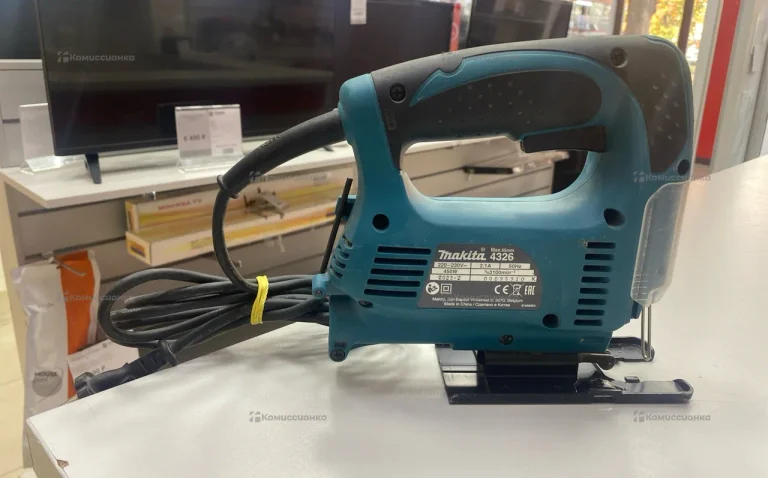 Электролобзик makita 4326
