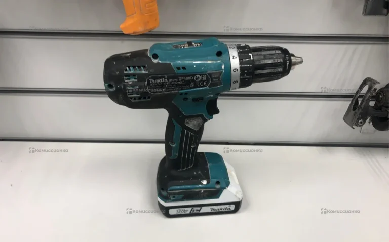 дрель шуруповерт Makita df488d