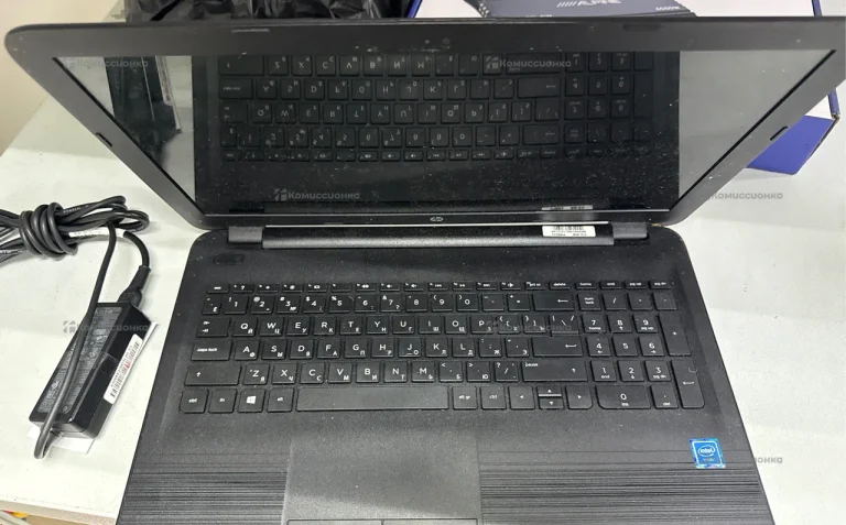 Ноутбук HP 15-ay501ur
