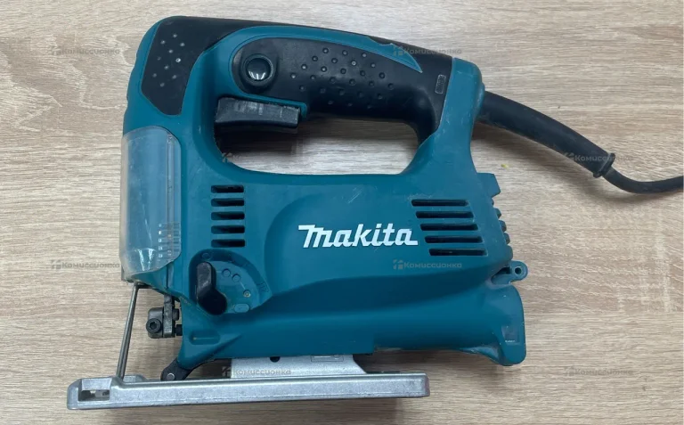 Электрический лобзик Makita 4329