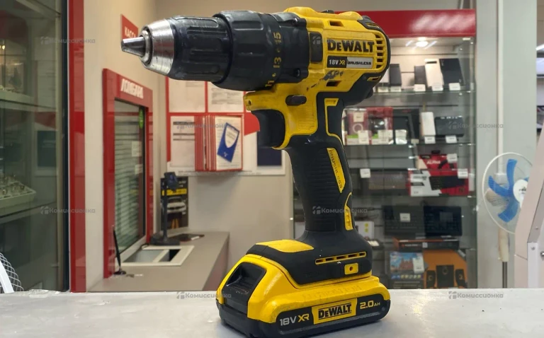 Дрель-шуруповерт dewalt DCD777