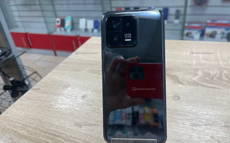 Xiaomi 13 12/256 ГБ