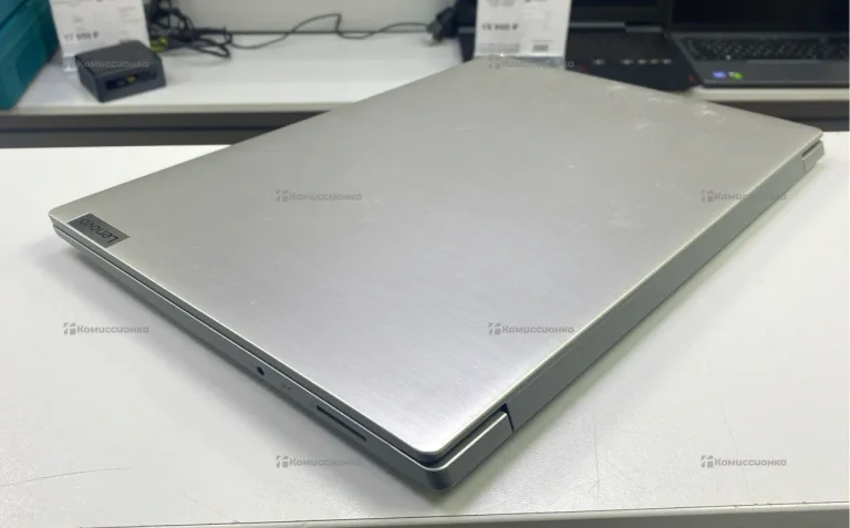 Ноутбук  Lenovo