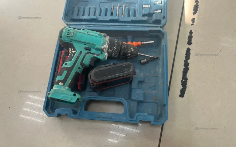 Шуруповёрт Зелёный