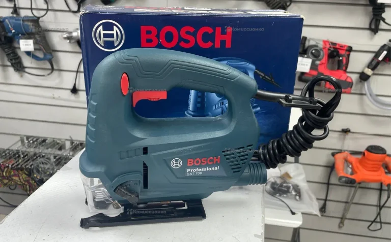 Электролобзик BOSCH GST 700