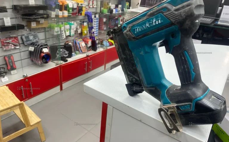 Гвоздезабивной пистолет Makita DPT353Z
